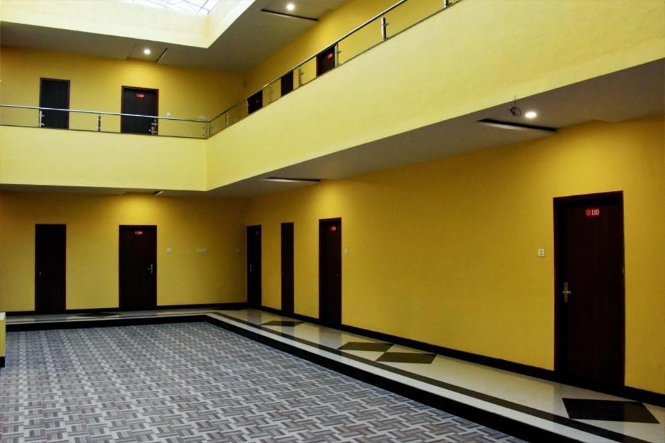Hotel Varenya Inn Γιαβατμάλ Εξωτερικό φωτογραφία